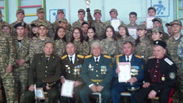    Военно-спортивный праздник «А ну-ка, парни» 