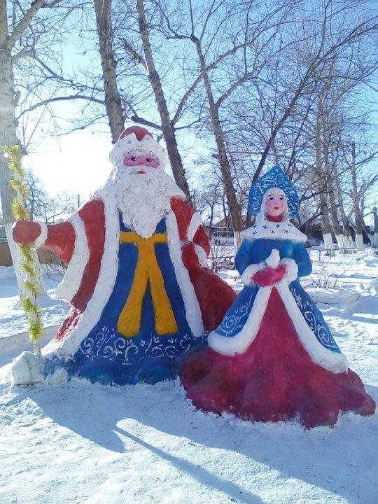  Закружился в хороводе новогодний «Снежный городок»