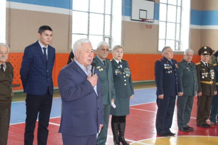 Семей қаласында Интернационалист-жауынгер А.Мешковты еске алуға арналған әскери спорттық жарыс өтті.  