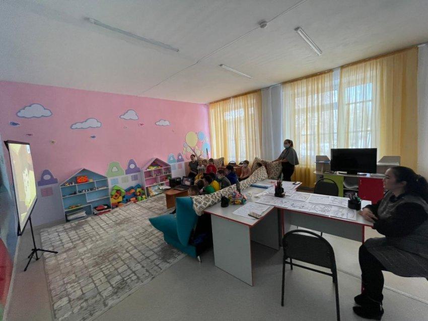 Тәрбиелік мәні бар қазақша ертегі бейнероликтер көрсетілімі
